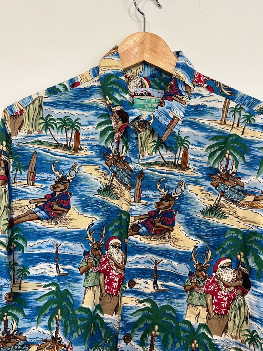 Reyn Spooner Christmas Santa Surfing Hula Girl Hawaiian Button Down Size Medium - Picture 3 of 11